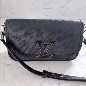 Authentic Louis Vuitton Buci epi crossbody Bag